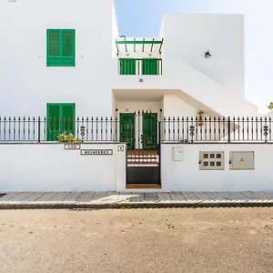 Quiqueres , Puerto del Carmen (Lanzarote) Spain